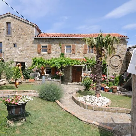 Casa Sarina Momjan